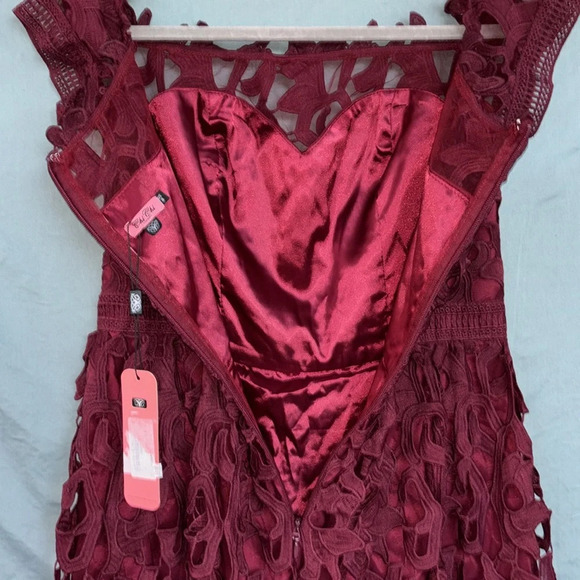 NWT Chi Chi London Bardot Neck Lace Crochet Design Midi Dress in Dark Red Sz 8 - Picture 6 of 8